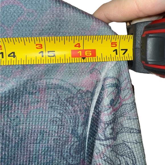 Appropriate Behavior Silver Baroque Scroll Print Long Sleeve Top – Size 1X - Picture 10 of 11